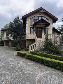 Авторський Будинок з Басейном та Укриттям - район Кварцу