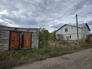 Терміново! Участок 12 соток с капитальной коробкой 300 м² - цена по стоимости земли и фундамента!