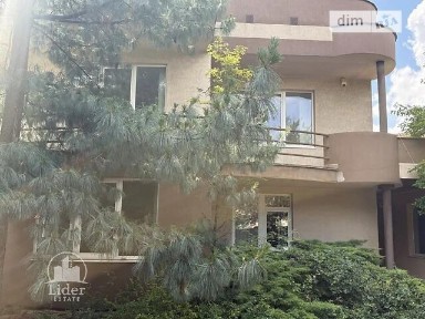 Продам будинок 4 кімн, 470 м², 8 соток в Ужгороді! Комфорт та простір для вашої родини.