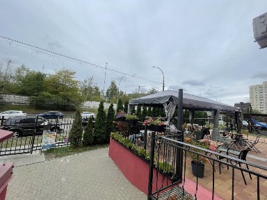 Фасадне приміщення, перший поверх, дохідна нерухомість з орендарем, кав'ярня