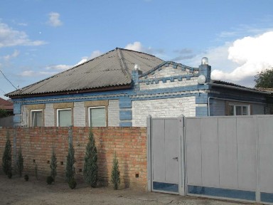 Продам будинок по вул. В. Скринника (р-н пл. Покровської) або обміняю на 1-2 кімнатну квартиру