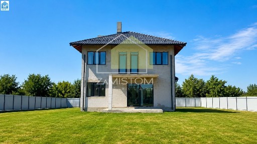 Будинок 214 м2 з класним плануванням в селі Гнідин з виходом до водойми. Будувався для себе. Стіни газоблок 500 мм, утеплений 100 мм мінеральною ватою, якісний фундамент, монолітне перекриття. Заведено 17 кВт електроенергії, свердловина 72 метри, каналізац