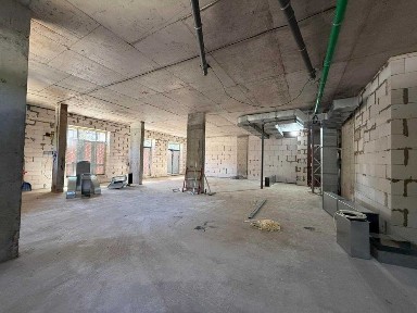 Фасадне приміщення 180 м² Центр, поряд Привіз, вокзал, парк Новий зданий будинок, 3 входи, Розтермінування