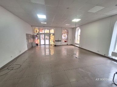 Продаж комерційного приміщення 120 м² біля міського озера (Без комісії! )