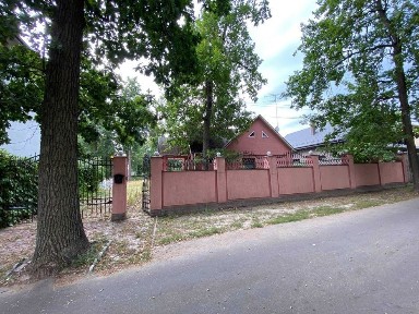 Будинок з великою ділянкою 18 соток біля парка Незнайки