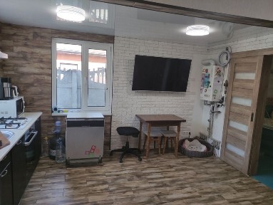 Двокімнатна квартира з власним подвір'ям ( таунхаус)