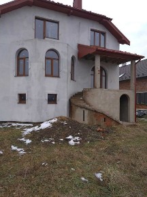 Продається сучасний будинок в передмісті Івано-Франківська