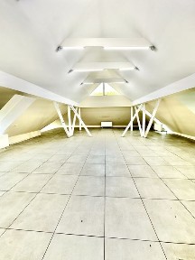 АРЕНДА TOП. 700 (m2) отдельно - стоящее ЗДАНИЕ со своей охраняемой закрытой территорией 35соток. В ГОРОДЕ. Красноая Линия. Рядом Вся Инфраструктура.