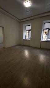 Продаж 2-к квартири в австрійському будинку, вул. Вагилевича ( бічна вул. Пекарської)