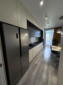 Продаж 3кім + кухня гарний ремонт Індивідуальне газове опалення Зелена