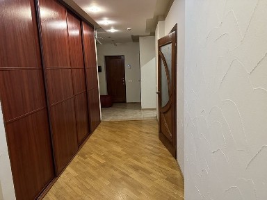 Власник, Позняки, Григоренка 28