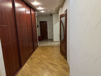 Власник, Позняки, Григоренка 28