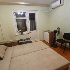 Квартира поруч з метро Лукянівська