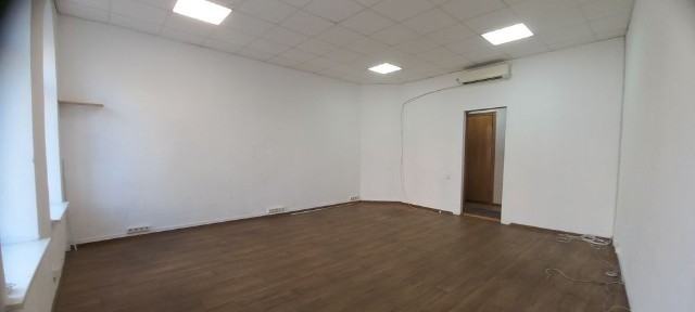Без комиссии. Аренда под офис, салон, шоурум - 53 м. кв., в центре.