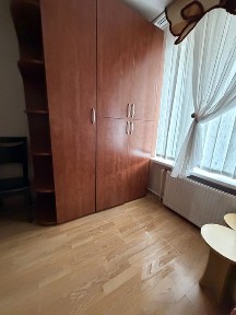 Власник, 9000 ( сюди входять комун) для дівчат, біля СВ