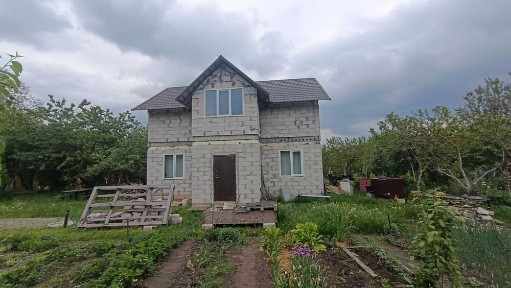 Будинок з ділянкою в центрі Бучи! Є всі коммунікації. 12 соток