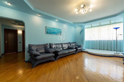Продаж 3-кімнатної квартири 82.1 м², Івана Улітіна вул., Пулюя, 1