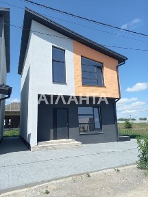 Новий сучасний будинок з місцем для авто, BBQ та сховищем.
