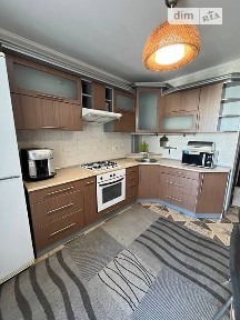 Продаж 2 км квартири поруч з центром