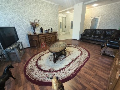 4к «сталінка» у самому центрі Кам'янського!