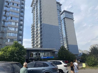 Київ, Дніпровська наб., 14