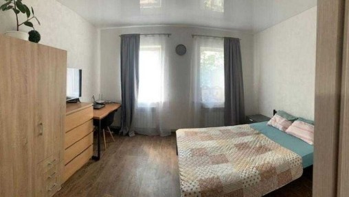 Продам половину будинку на Немишлі.