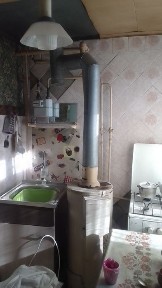 продам 1/2 небольш. домик холодна гора