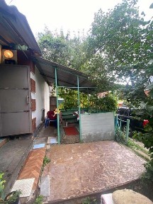 Продаж затишної дачі з приватизованою землею 5 соток біля річки