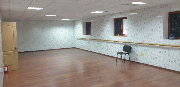 Сдам большое помещение меньше 4у.е.  за квадрат