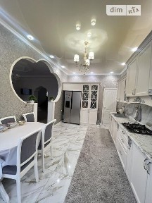Продаж 3 поверхового будинку з ремонтом і ділянкою на 5 соток, 378.6 кв. м, 9 кімнат, на вул. Сєрогодського • ID 34562202