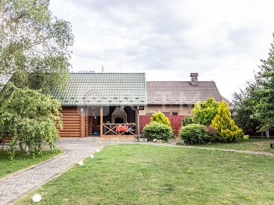 Продаж 2 поверхового будинку з гаражем і ділянкою на 12 соток, 366.7 кв. м, 4 кімнати, на вул. Квіткова • ID 34559063
