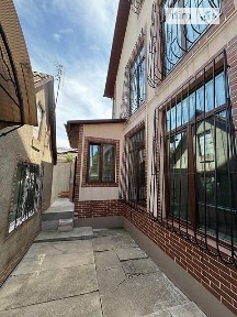 Продаж 2 поверхового будинку з мансардою і ділянкою на 2 сотки, 115 кв. м, 3 кімнати, на вул. Кострова • ID 34502657