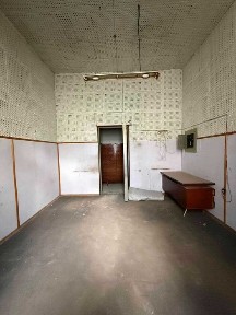 Фасадні комерційні приміщення до 237 м² Шевченківський район 3 входи паркомісця охорона робимо базовий ремонт