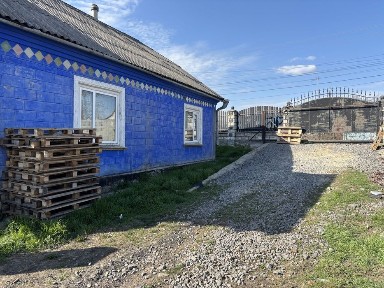 Пропонуємо вашій увазі добротний будинок в центрі с. Нестерварка ( біля школи і ставка)