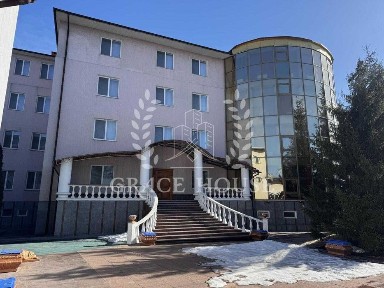 Продаж будівлі ОЗС 3000м під готель клініку пансіонат село Хотів 2 км від Києва Лісники 60 соток землі Обухівський район Теремки