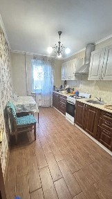 Продаж 4-кімнатної квартири 80.4 м², Героїв України просп., 75В