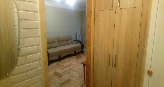 Продается квартира возле метро Армейская.