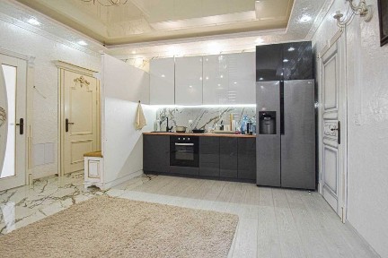 Оренда 4к+Кухня-студія квартири в центрі міста