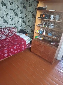 Двохкімнатна високогабаритка на другому поверсі