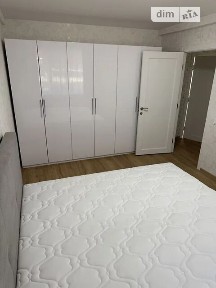 Продається, 3-кімнатна квартира, вул. Парково-Сирецька