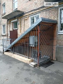 Смілянська вулиця, мікрорайон Чоколівка, район Солом'янський, Київ, вул. Смілянська 7, чотириповерхова будівля • ID 34353029