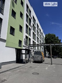 Продаж офісного приміщення 30 кв. м. на 1 поверсі на вул. В'ячеслава Чорновола 243/1, п'ятиповерхова будівля • ID 34337625
