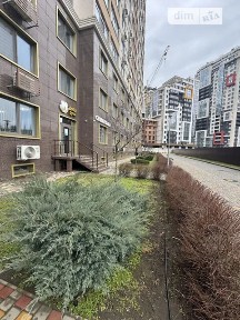 Продаж офісного приміщення 60.5 кв. м. на 1 поверсі на вул. Перлинна 1Б, багатоповерхова будівля • ID 34023019