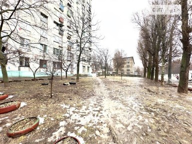 Продаж офісного приміщення 30.1 кв. м. на 1 поверсі на вул. Руденка Миколи 108, дев'ятиповерхова будівля • ID 33998666