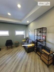 Продаж офісного приміщення 102 кв. м. на 2 поверсі на вул. Юрія Іллєнка 18Б, багатоповерхова будівля • ID 33935127