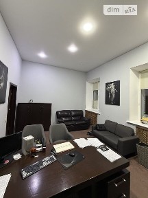 Продаж офісного приміщення 56 кв. м. на 1 поверсі на вул. Гоголя 15, п'ятиповерхова будівля • ID 33861382