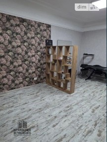 Продаж офісного приміщення 20 кв. м. на 2 поверсі на вул. Кропивницького, чотириповерхова будівля • ID 33749107