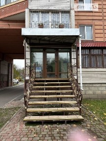 Продаж офісного приміщення 64 кв. м. на 1 поверсі на вул. Фастівська 2, дев'ятиповерхова будівля • ID 33693622
