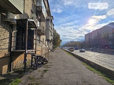 Продаж офісного приміщення 54.4 кв. м. на 1 поверсі на просп. Слобожанський 100, п'ятиповерхова будівля • ID 33632555