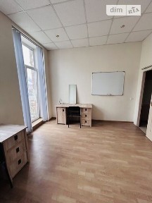 Продаж офісного приміщення 16.6 кв. м. на 2 поверсі на вул. Соборна 95, двоповерхова будівля • ID 33616106